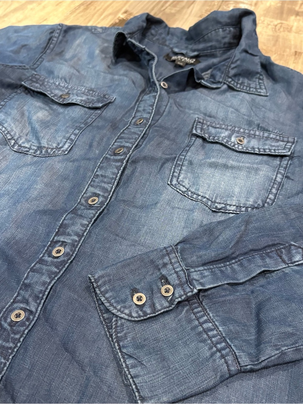 Buffalo David Bitton Soft Lightweight Denim Shirt Womens M - Picture 2 of 9